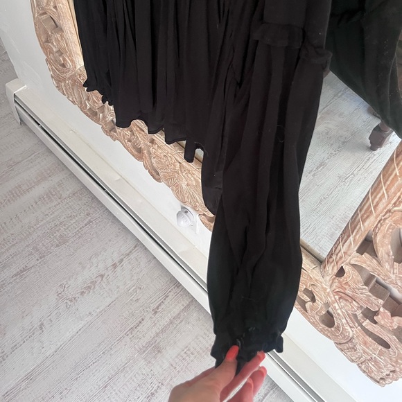 BEAUTIFUL, ROMANTIC FOREVER 21 TOP 🤍💜🌺 - Picture 5 of 6